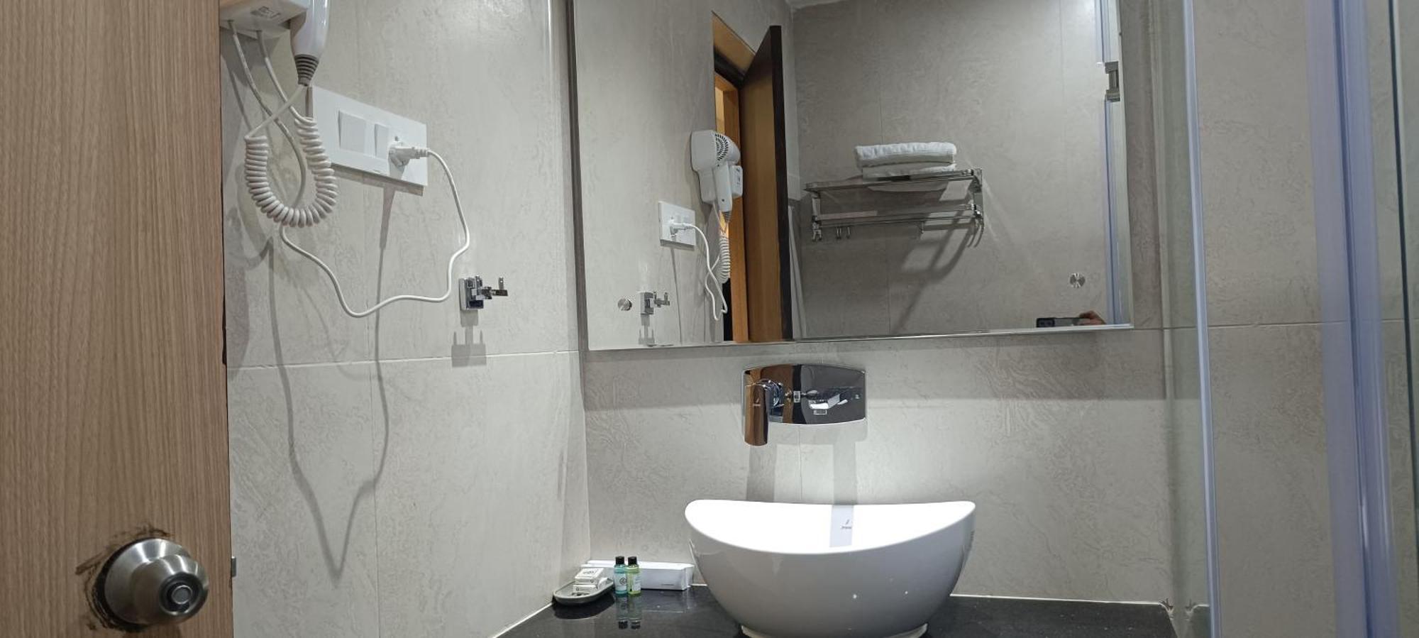 Hotel Lee Garden Near To Blue Flag Beach 500 Mtrs Puri Exterior foto