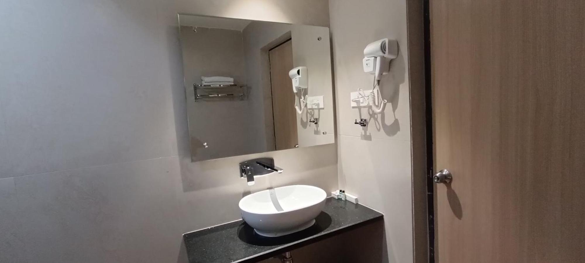 Hotel Lee Garden Near To Blue Flag Beach 500 Mtrs Puri Exterior foto